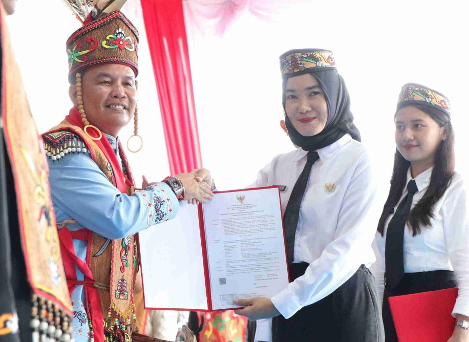 Gubernur Kalteng Serahkan SK CPNS dan PPPK Tahap I